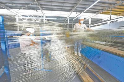 襄陽 把巖石織成布，新材料技術(shù)引領(lǐng)產(chǎn)業(yè)變革